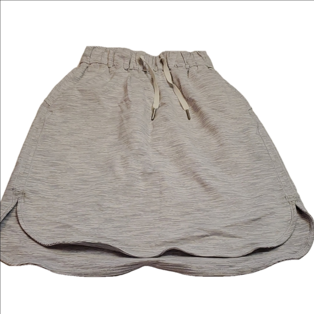 687 Lululemon Skirt Size 2 B1090